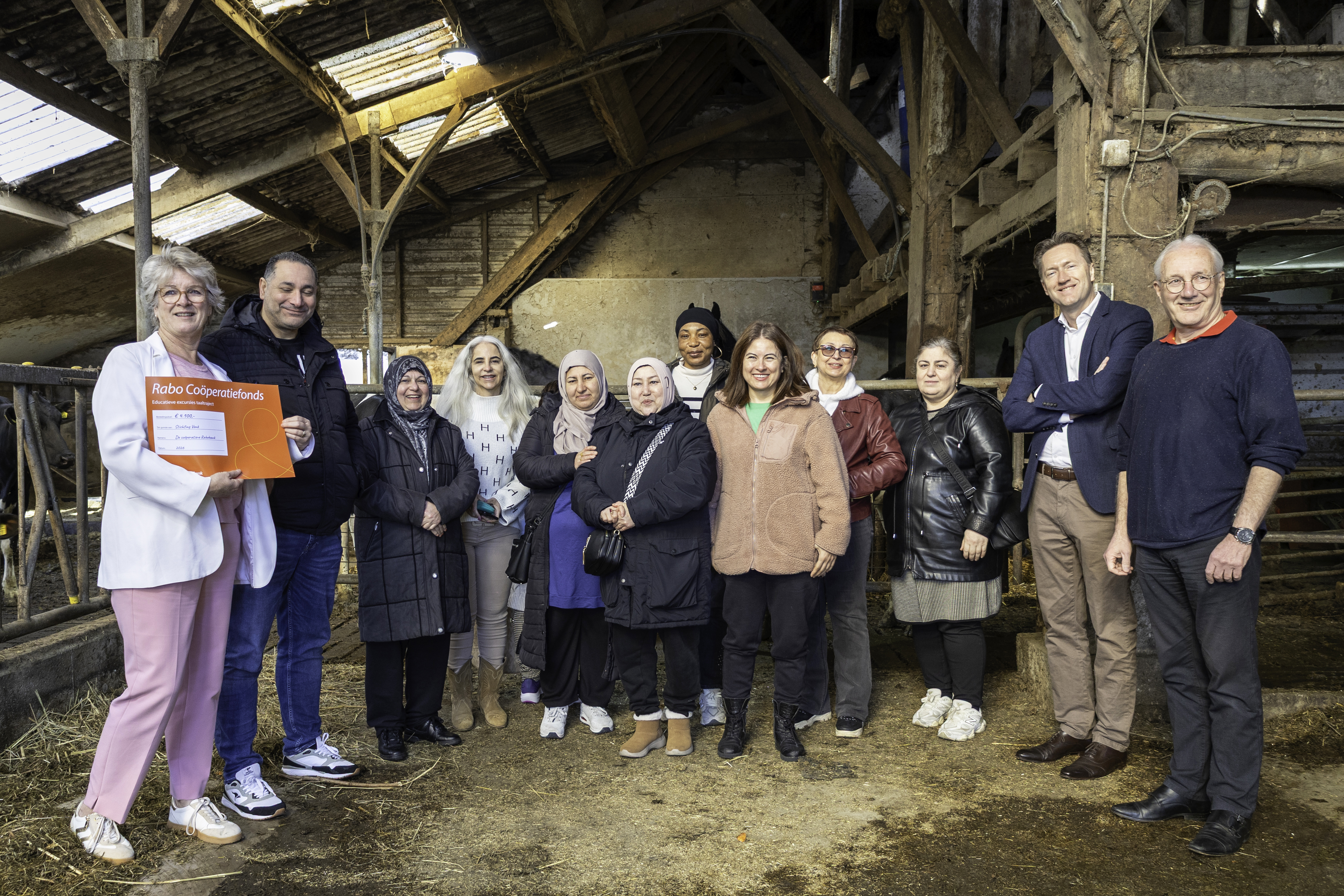 De bijdrage uit het fonds is gekoppeld aan het programma educatieve excursies voor integratie en zelfredzaamheid. In totaal gaan meer dan 40 groepen deelnemen aan het programma. De samenwerking met regionale partners, van musea tot culturele instellingen, buurthuizen en lokale ondernemers, maakt dat het programma breed gedragen wordt.  Excursies als motor voor taal, participatie en zelfredzaamheid De excursies vormen een waardevolle toevoeging op de taallessen van Vonk. Door cursisten in realistische situat