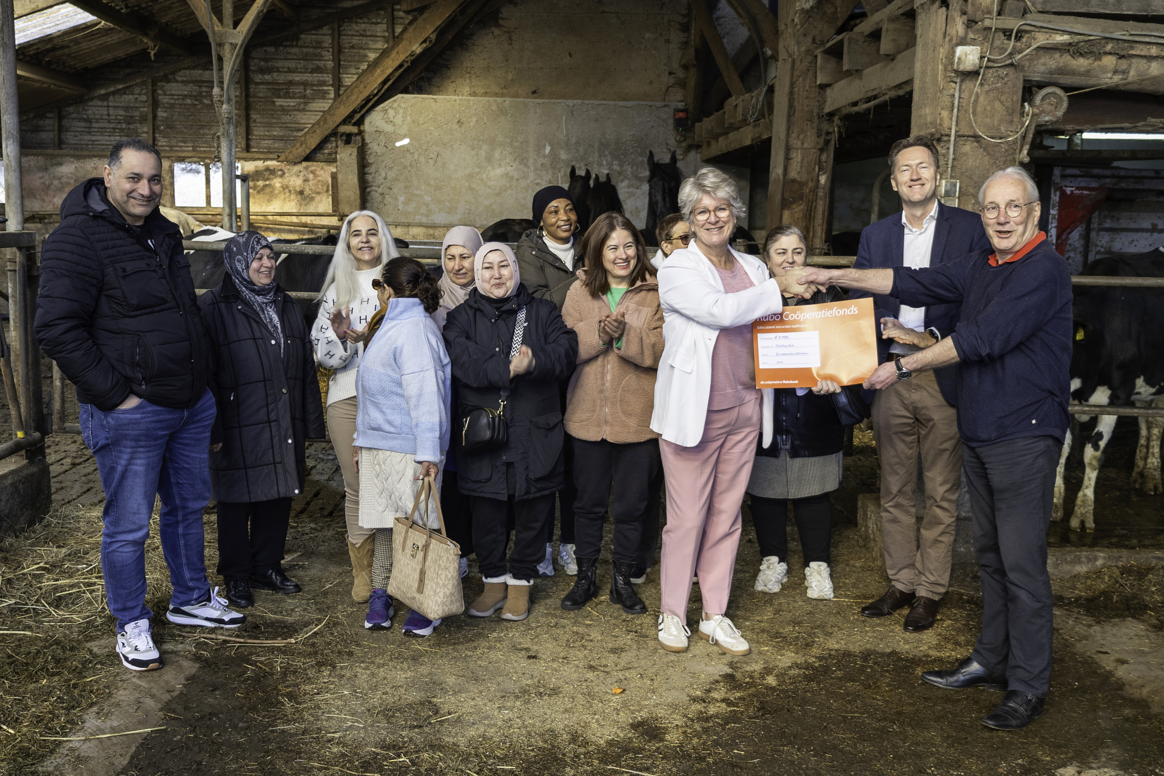 De bijdrage uit het fonds is gekoppeld aan het programma educatieve excursies voor integratie en zelfredzaamheid. In totaal gaan meer dan 40 groepen deelnemen aan het programma. De samenwerking met regionale partners, van musea tot culturele instellingen, buurthuizen en lokale ondernemers, maakt dat het programma breed gedragen wordt.  Excursies als motor voor taal, participatie en zelfredzaamheid De excursies vormen een waardevolle toevoeging op de taallessen van Vonk. Door cursisten in realistische situat
