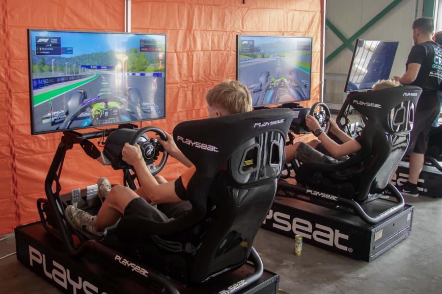 Presentatie en demonstratie Vonk E-raceteam aan Franse agrotech-studenten 9